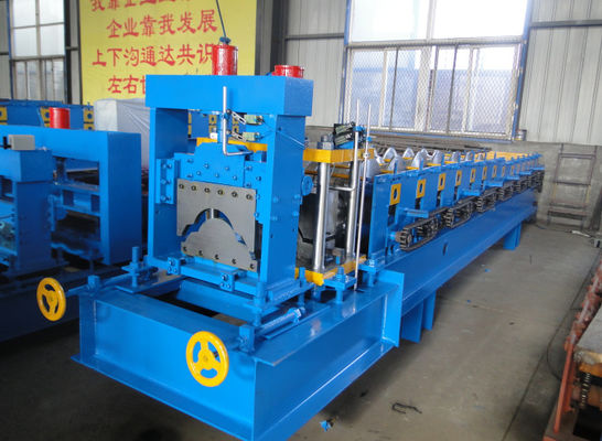CE Ridge Cap Roll Forming Machine Máy cắt thủy lực Cr12