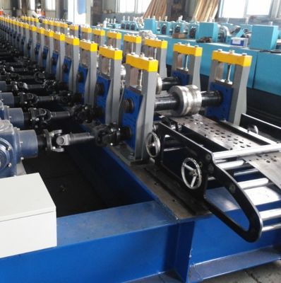 Máy cán kim loại tấm 20m / phút Pallet kệ thủy lực